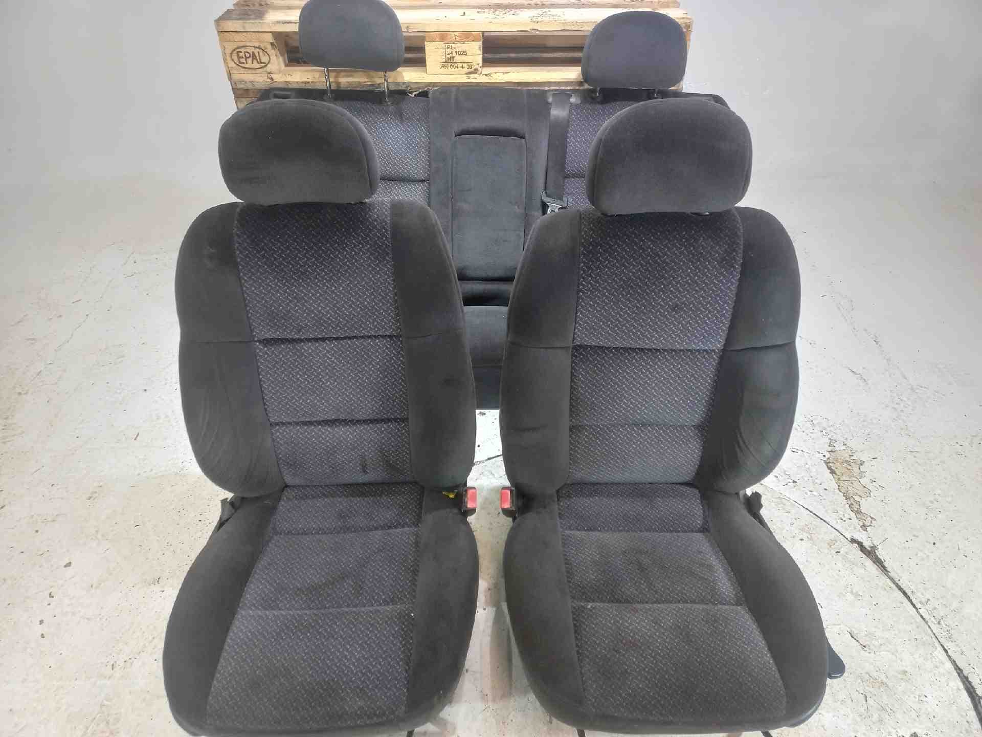 LOTE DE BANCOS - VA62600-2000