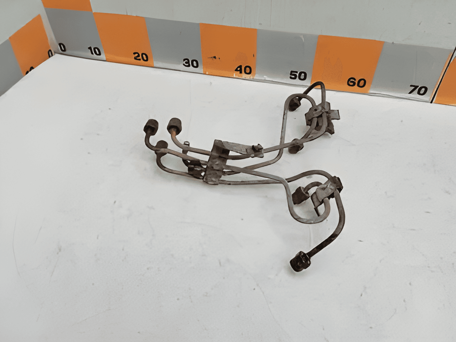 TUBO INJETOR 1 e 3 CIL  HYUNDAI HR 2 5 EURO 5 - 01140001