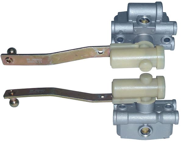 VALVULA NIVELAMENTO TRASEIRA LD MB O370 O371 O400 O500 OH1421L MERCEDES BENZ - 3282130