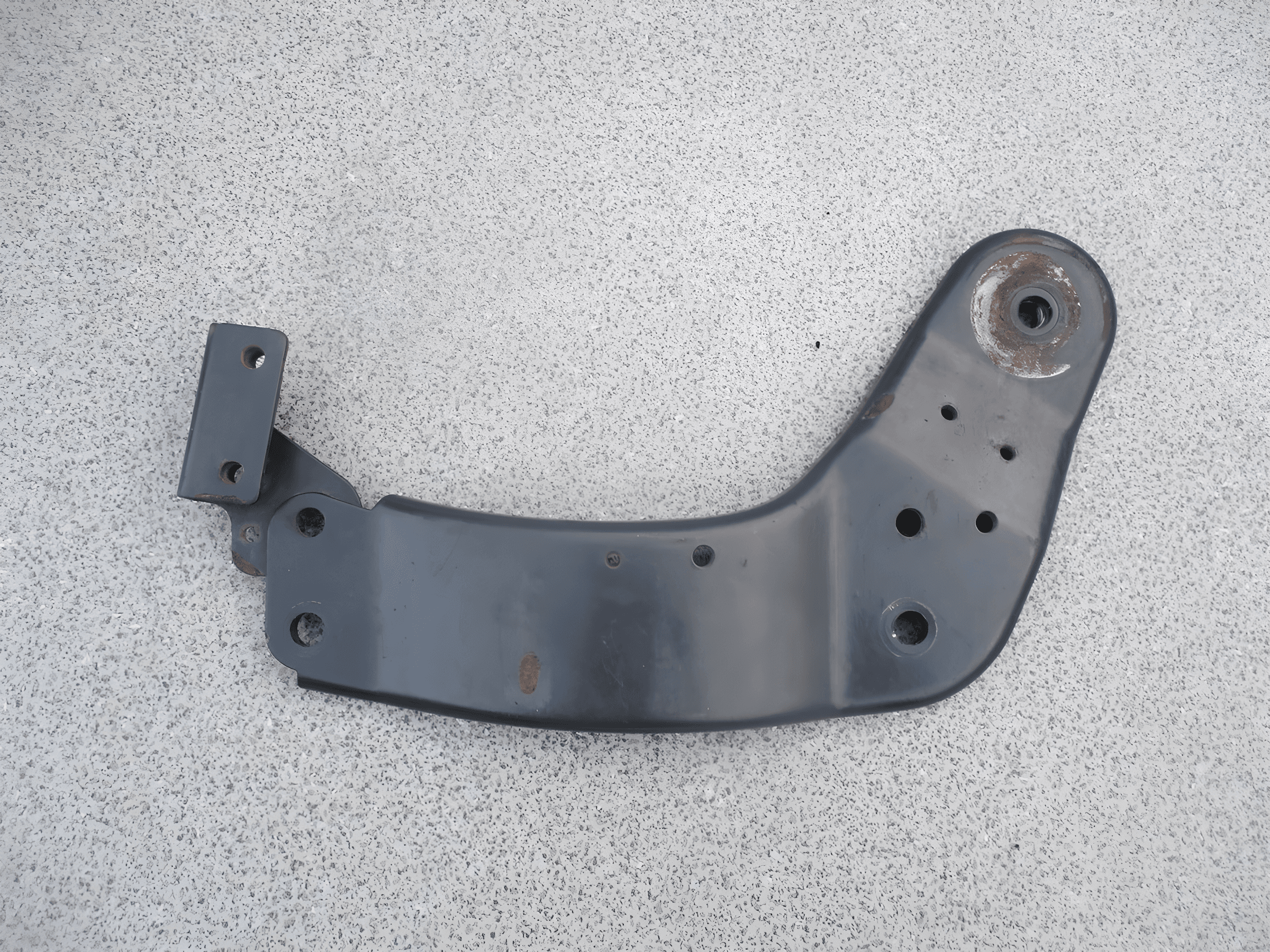SUPORTE SUSPENSAO TRASEIRA LADO ESQUERDO CABINE S4 - 1508403