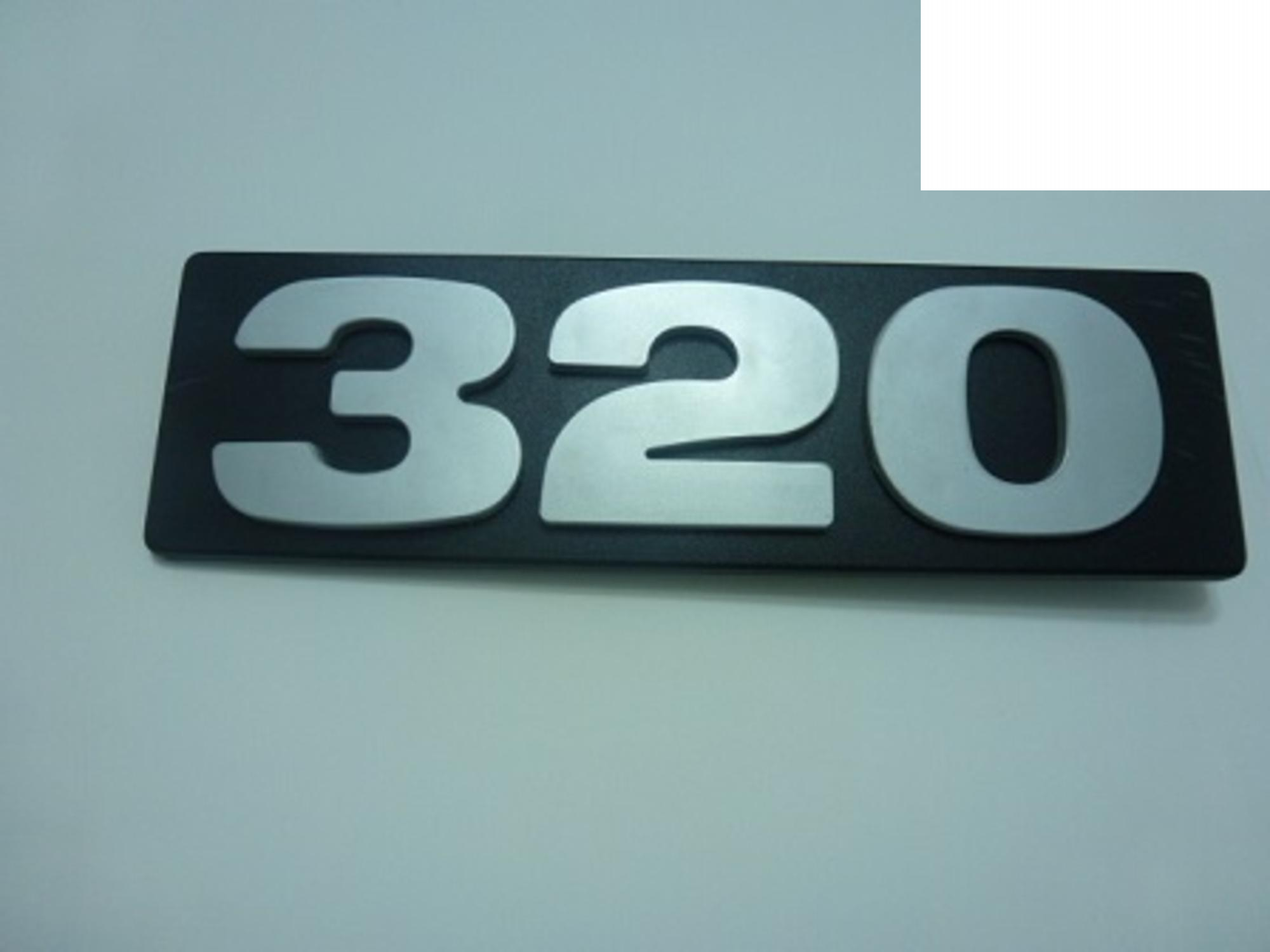 EMBLEMA GRADE POTENCIA 320 - 1347200