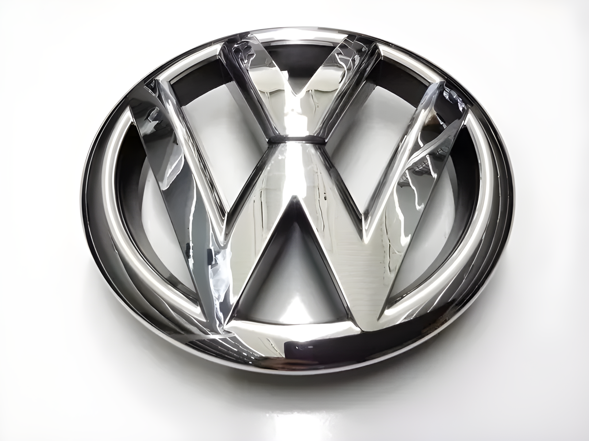 EMBLEMA FRONTAL CRISTAL 23250E - VW23250EF - Imagem 8