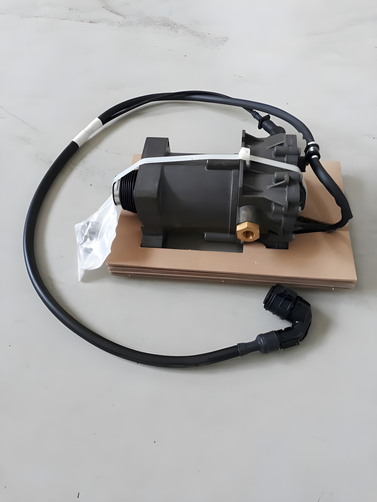 CILINDRO BASCULAR CABINE - BH3X7K626BA - Imagem 1